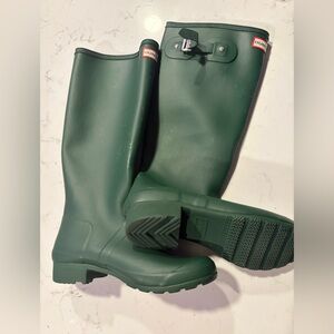 Hunter Tall Classic  Rainboots Size 9